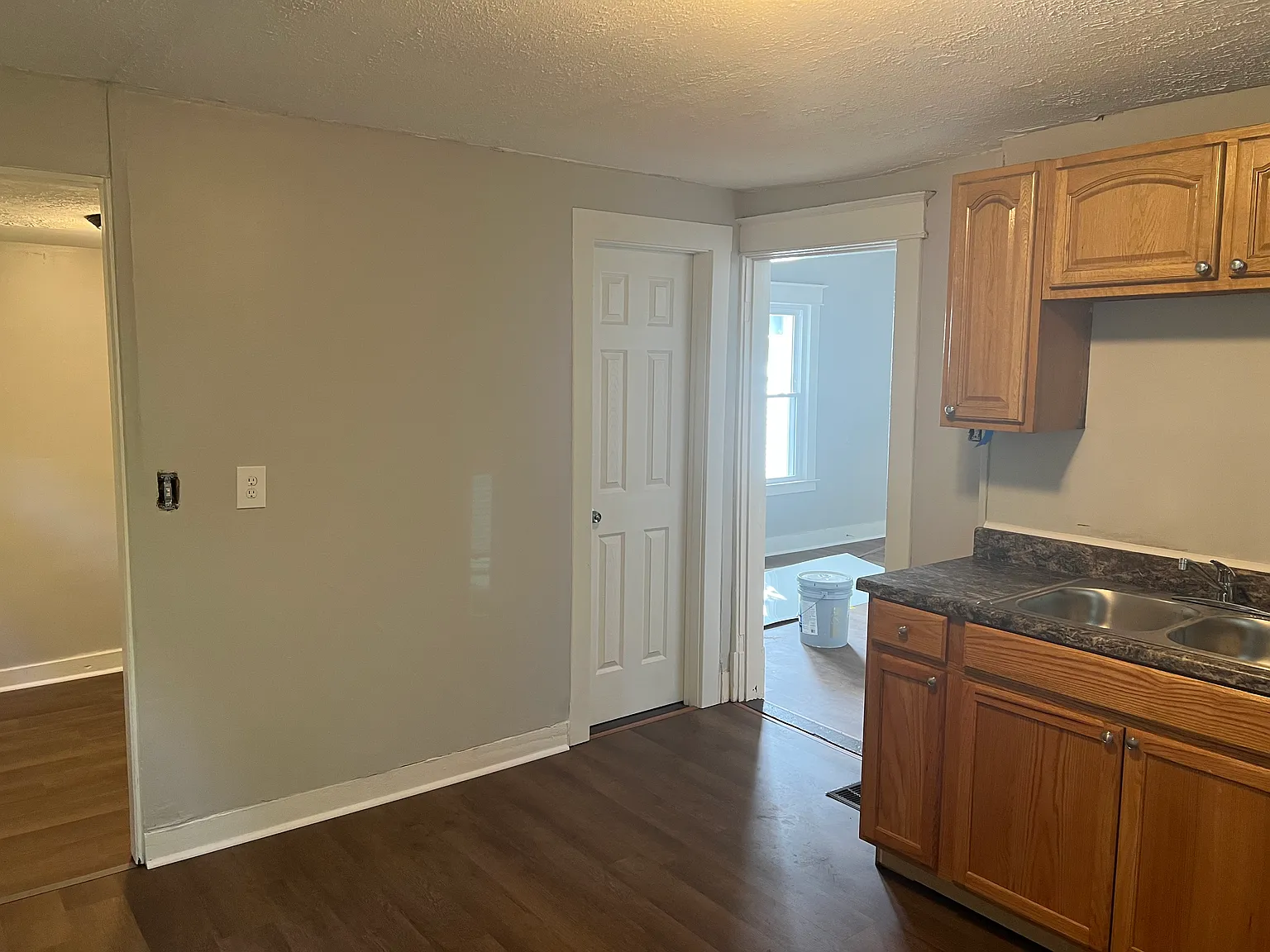 3 bed, 1000 sqft, $1,350 — Photo 4