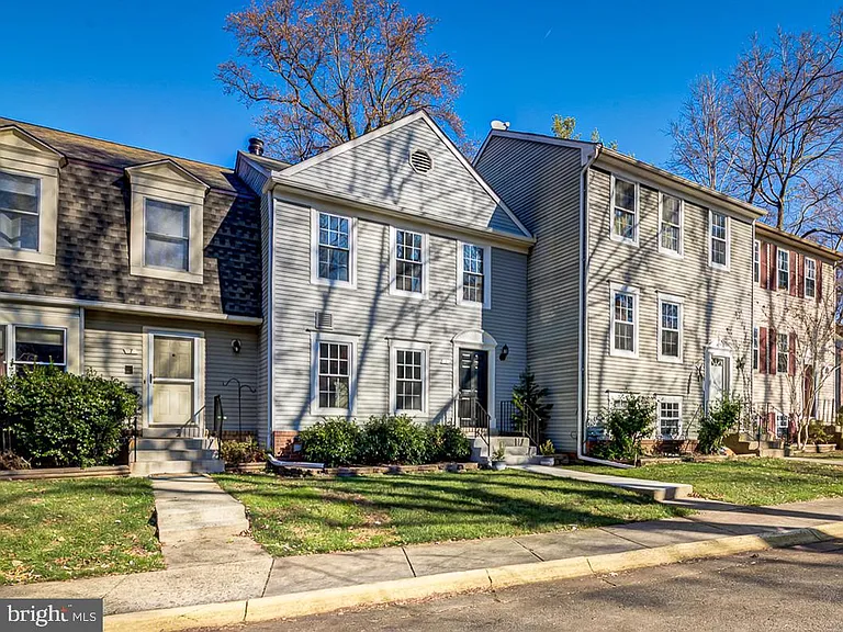 5 Climbing Ivy Ct — Photo 2