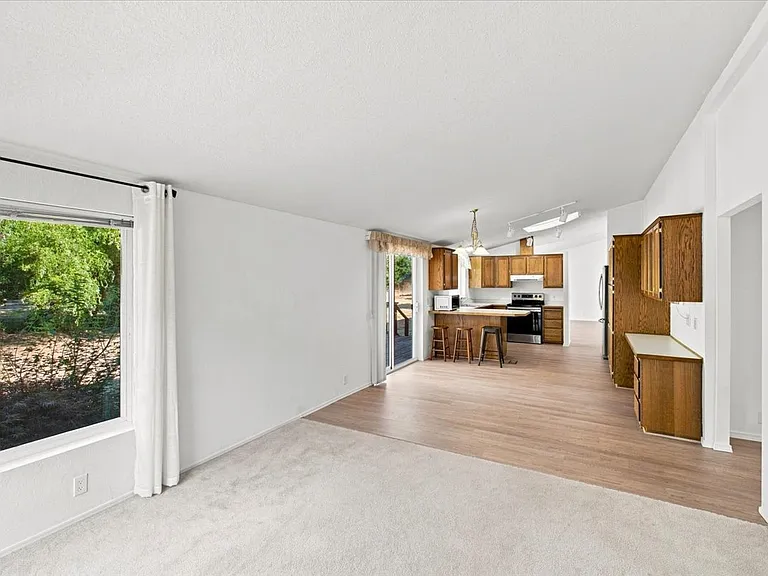 1715 W 1st Ave — Photo 22