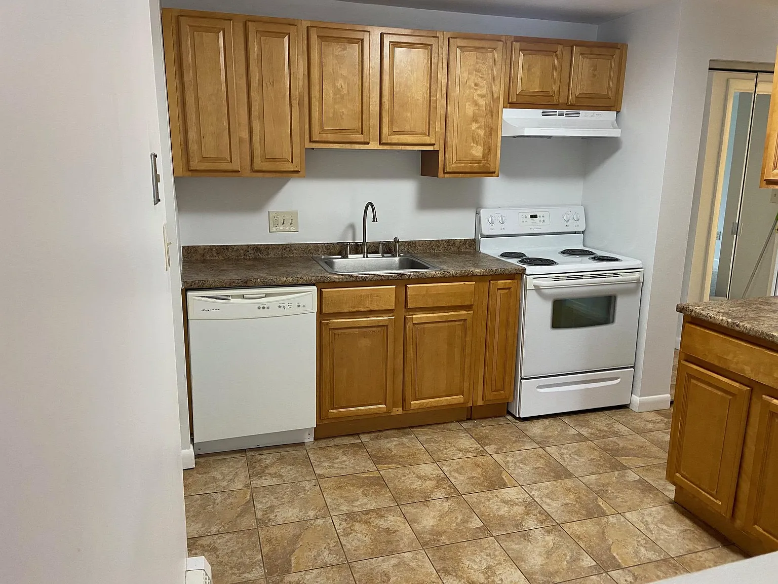 1 bed, 675 sqft, $2,200 — Photo 2