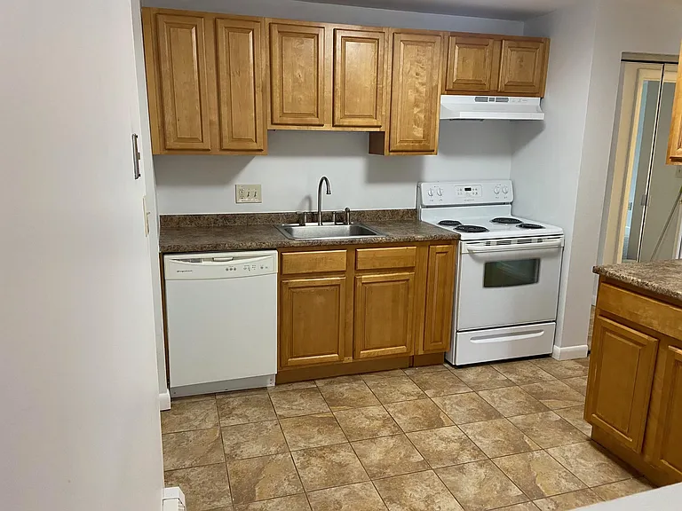 65 Miller St #B5 — Photo 2