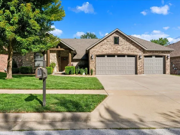 2034 S Emerald Place, Springfield, MO 65809