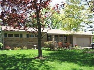 8461 Bobolink Dr, Macedonia, OH 44056