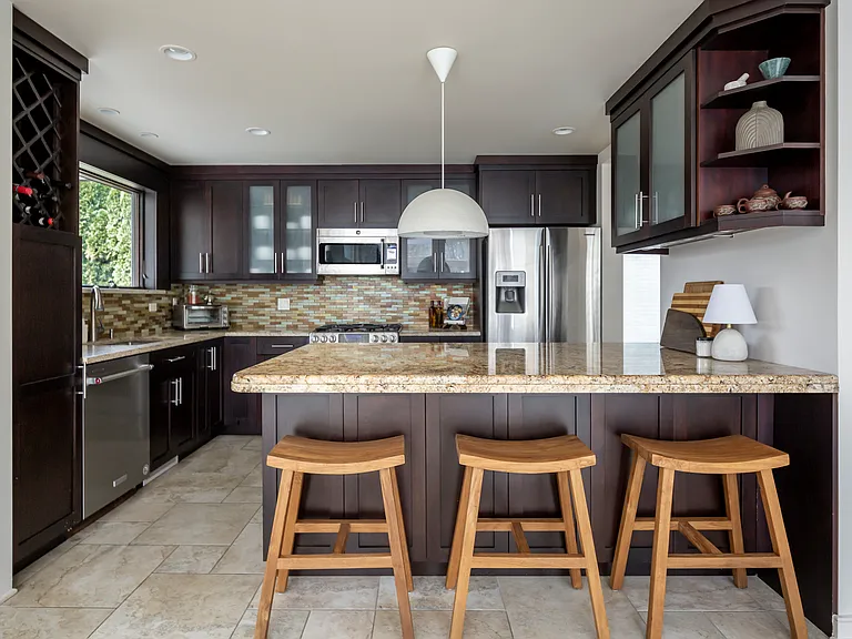 18 Spring Pond Ln — Photo 6