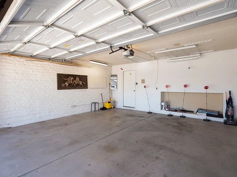 7618 N Via De La Campana — Photo 21