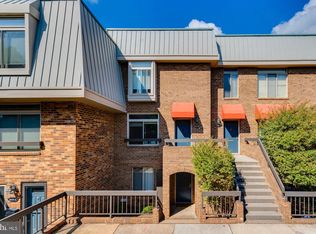 1643 S Hayes St #1, Arlington, VA 22202