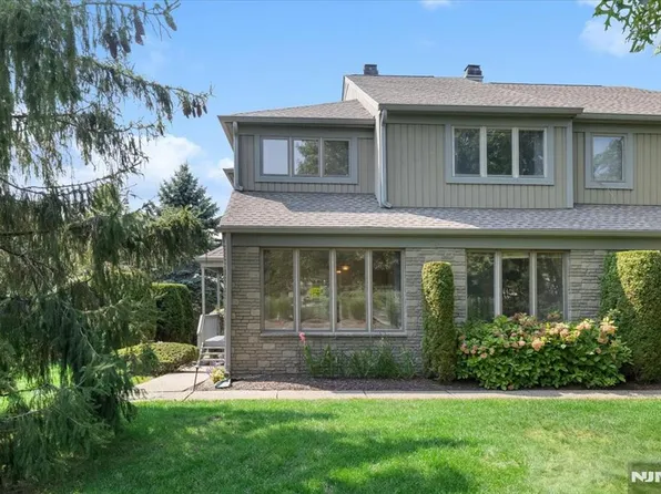 594 Glasmere Rd, Mahwah, NJ 07430