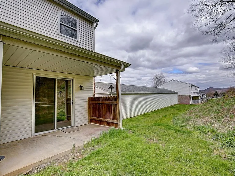 8 Devon Ct — Photo 14