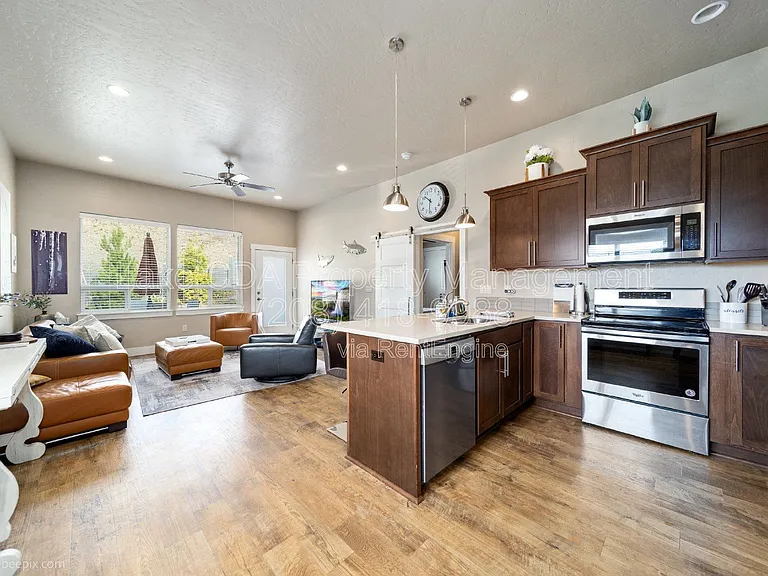 3343 N Rosalia Rd — Photo 24