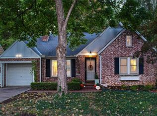 5325 Chadwick Rd, Fairway, KS 66205