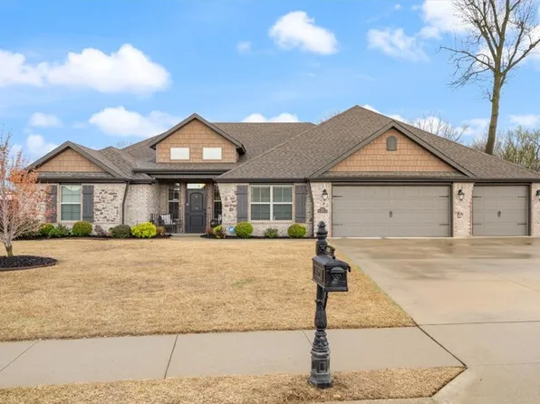 1021 Quail Hollow Dr, Bentonville, AR 72713