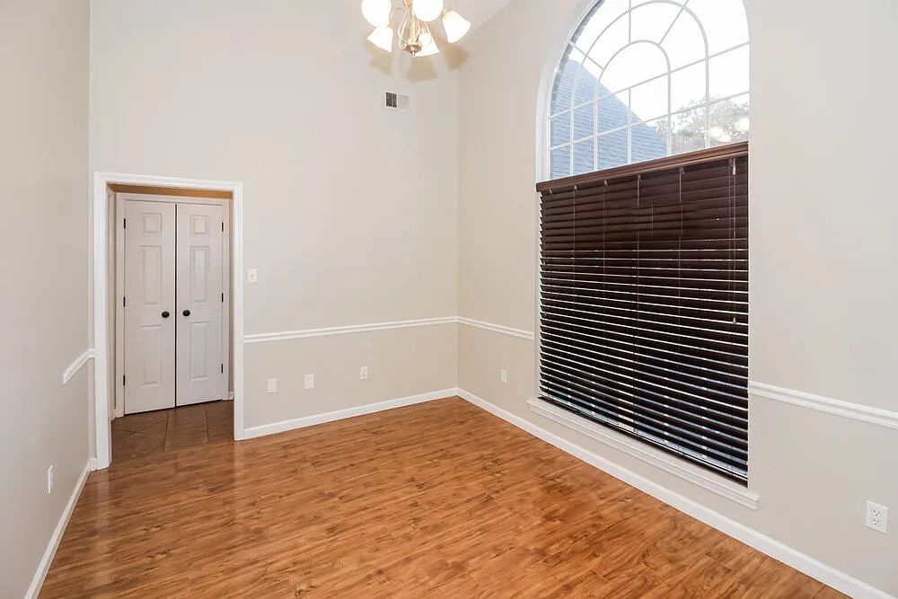 3 bed, 2.0 bath, 1900 sqft, $1,845 — Photo 4