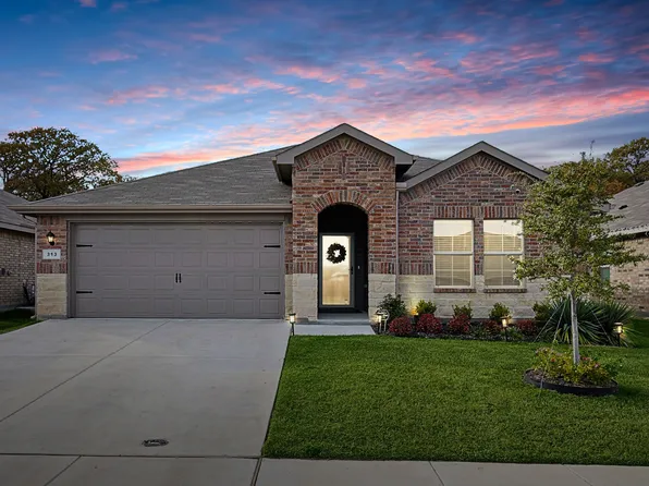 313 Ashburn St, Azle, TX 76020
