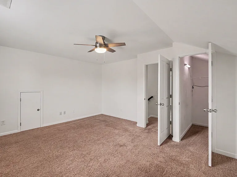 1046 Hemlock Dr — Photo 30