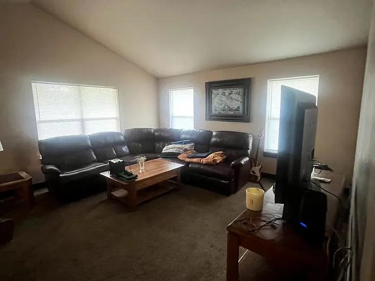 872 N Ferguson Ave — Photo 3