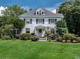 1 Wheatley Rd, Old Westbury, NY 11568