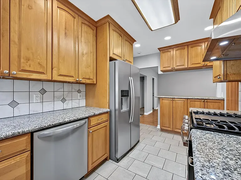 4913 Premiere Ave — Photo 18