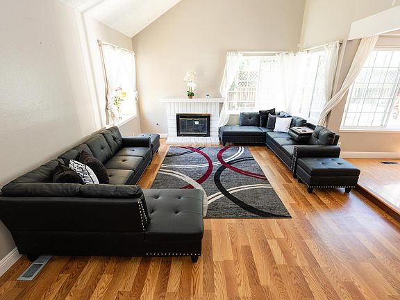 3rd image of 147 Sweetberry Ct
