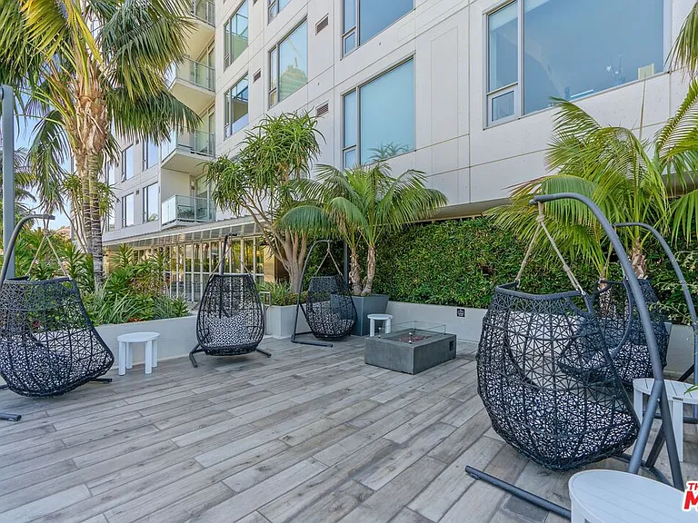 1050 S Grand Ave #1001 — Photo 28