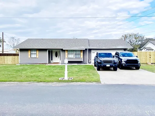 1032 Greg St, Azle, TX 76020