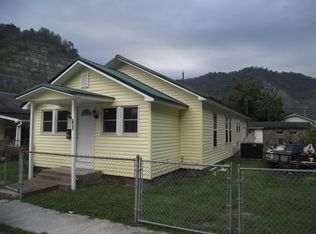 105 W 5th St, Man, WV 25635