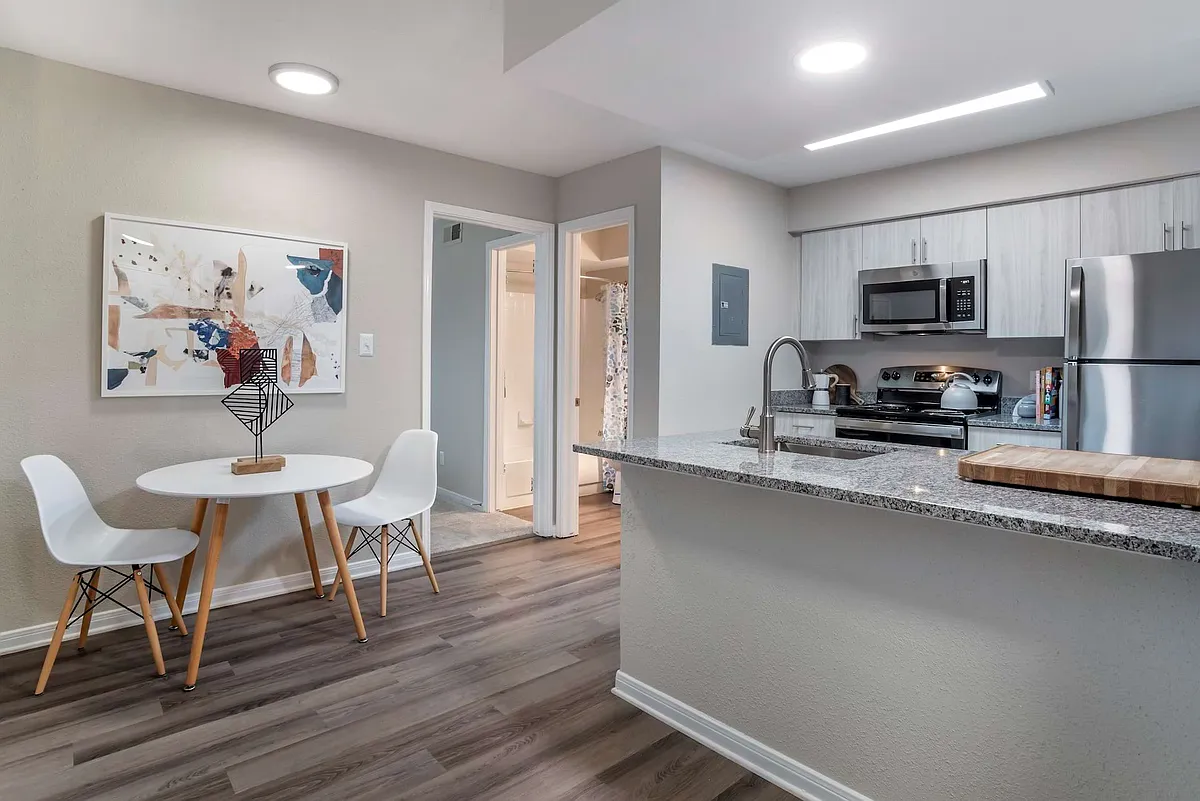 Building Photo - The Landing at Herndon