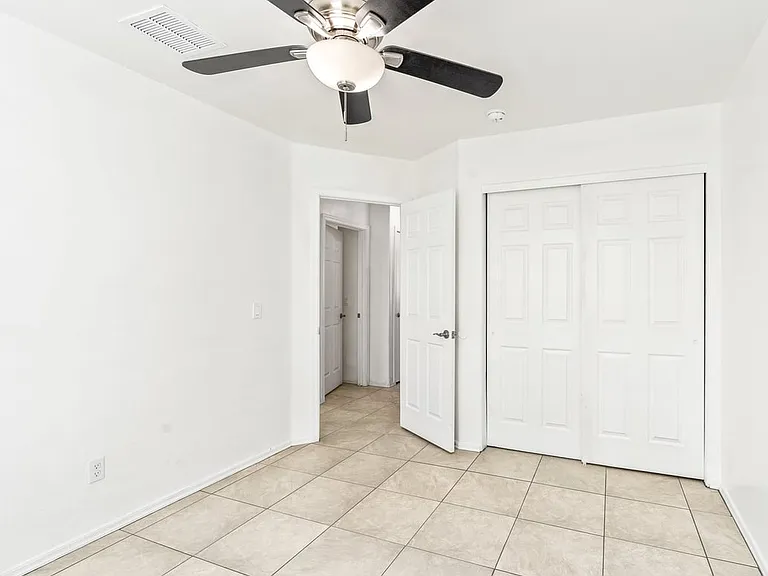6727 S 5th Ave — Photo 16