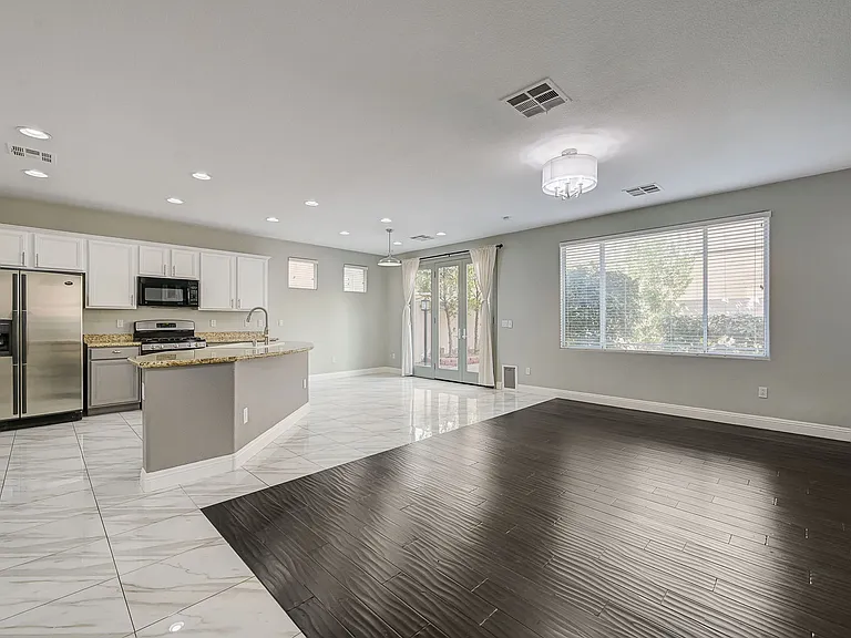 2429 Granada Bluff Ct — Photo 4