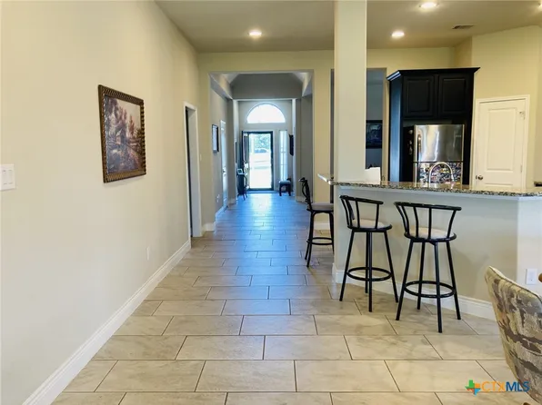 1929 Field Brk, Seguin, TX 78155