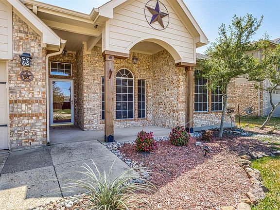 2nd image of 302 Autumn Breeze Dr