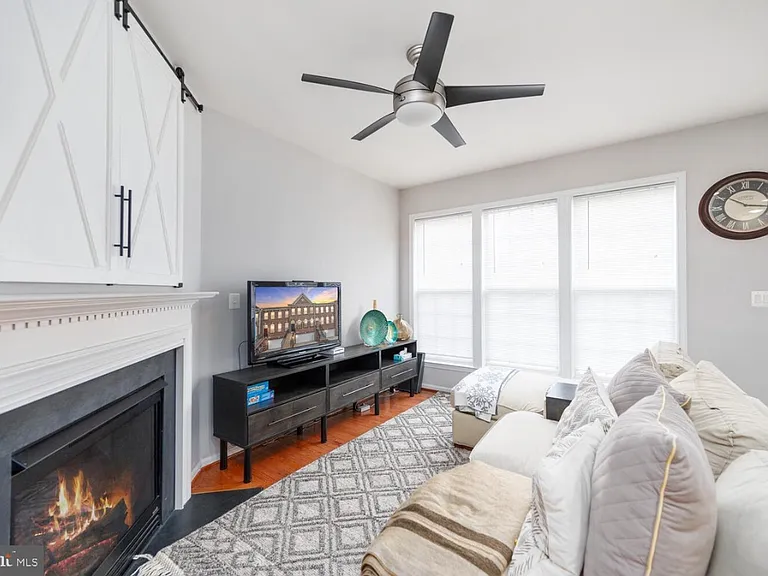 8218 Gunston Commons Way — Photo 5