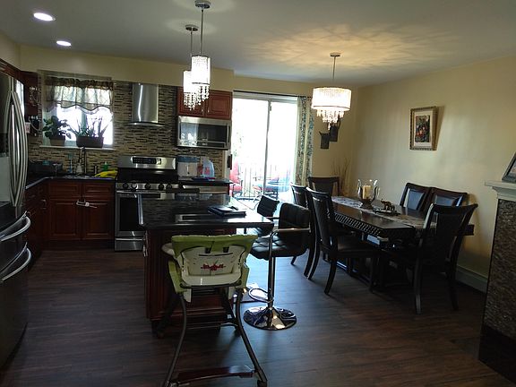 4th image of 2526 Yates Ave