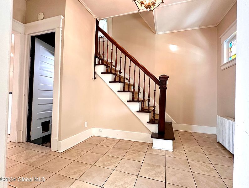 5th image of 225 Willowcreek Avenue