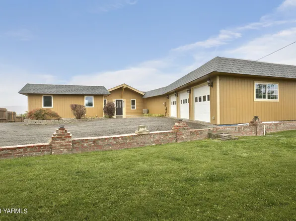 8001 Englewood Crest Dr, Yakima, WA 98908