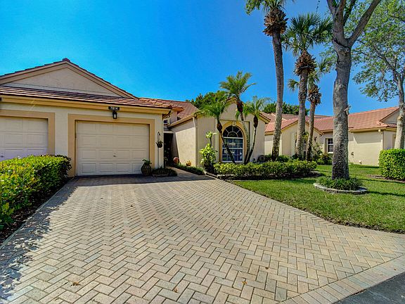 3rd image of 7814 Coral Lake Dr