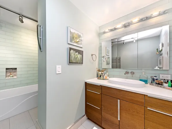 137 East 36th Street image 6 of 17