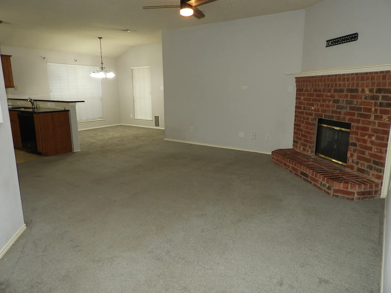 3 bed, 1471 sqft, $1,995 — Photo 3