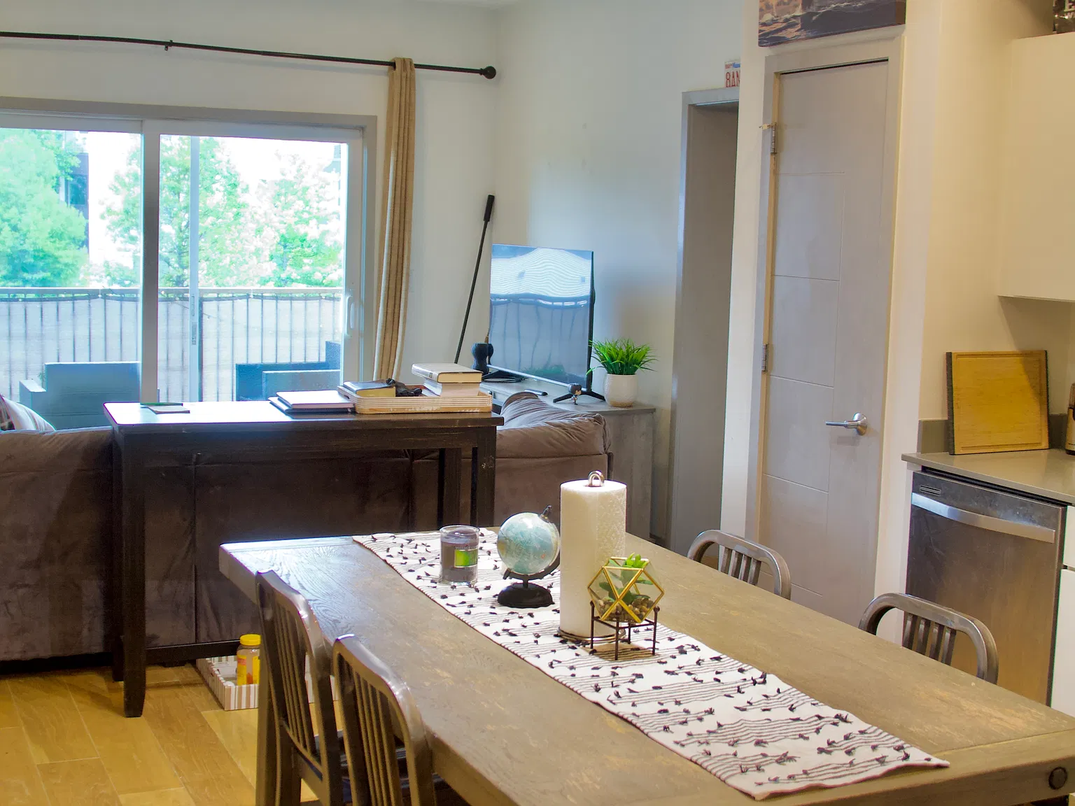 2 bed, 1096 sqft, $2,500 — Photo 3