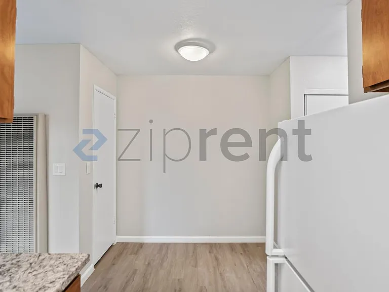 1185 Meadow Ln #109 — Photo 5