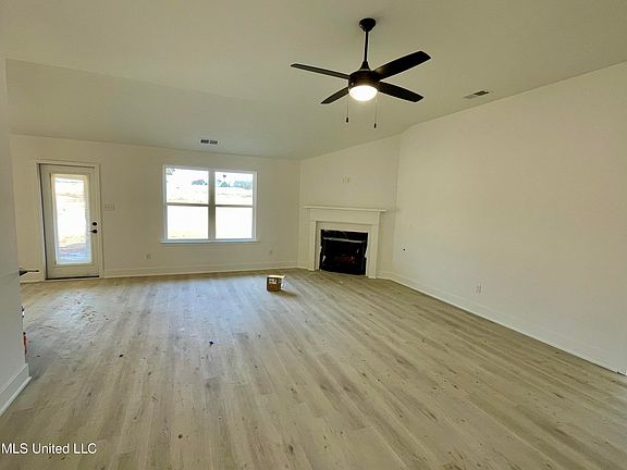 5th image of 120 Farley Rd