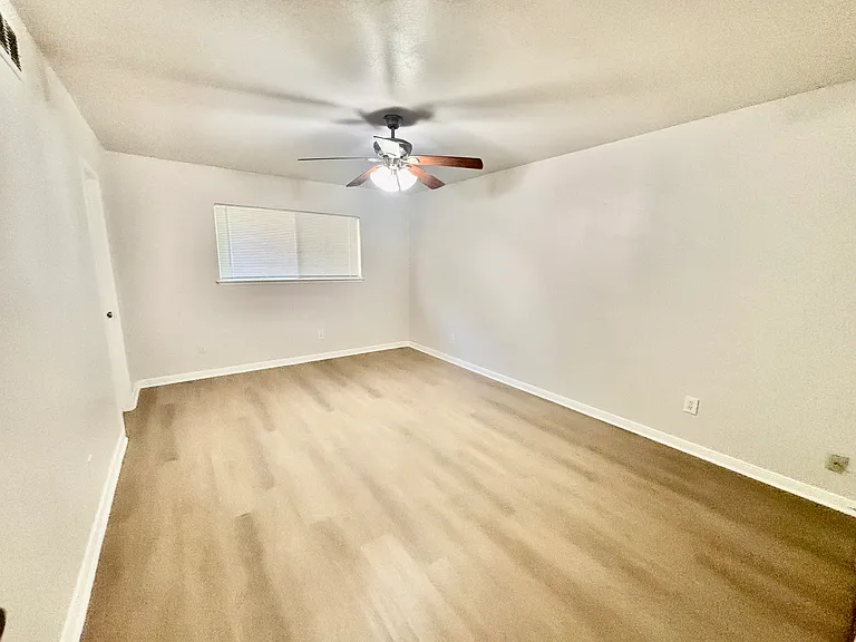 809 Cielo Vista Dr — Photo 11