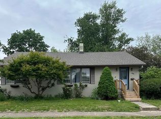 411 E North St, Knoxville, IL 61448