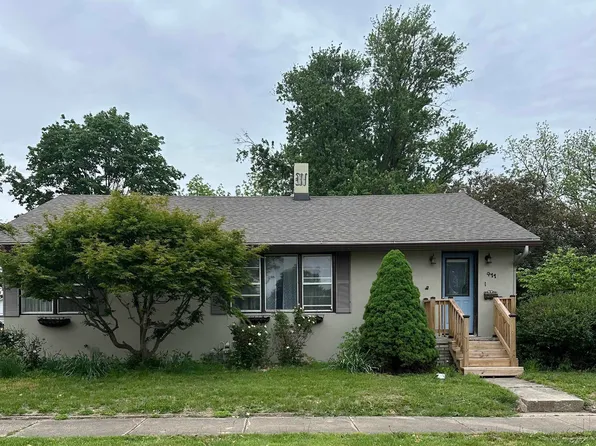 411 E North St, Knoxville, IL 61448