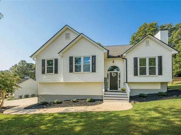 7010 Devon Dr, Cumming, GA 30028