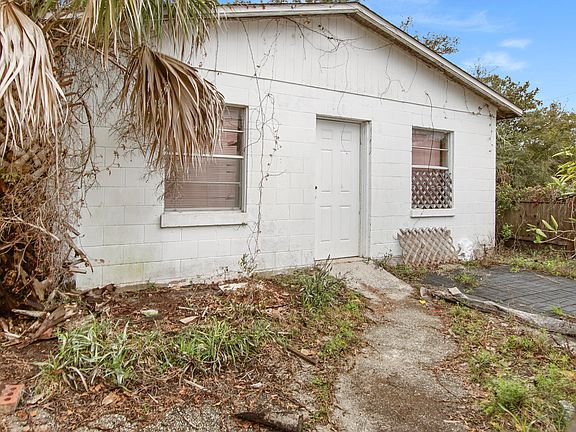 5th image of 604 Fernwood St