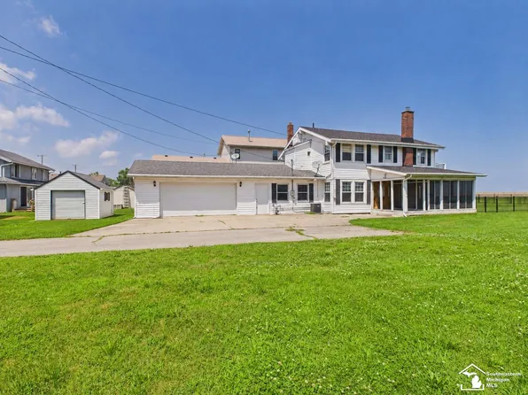 4356 S 14th St, Luna Pier, MI 48157