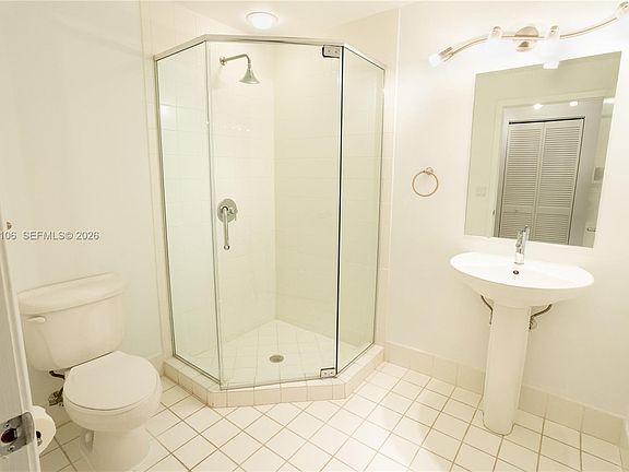 5th image of 601 NE 36th St Ste 8