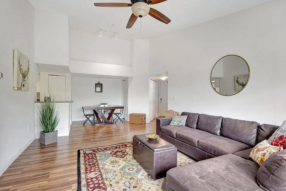 4 bed, 2.0 bath, 1401 sqft, $2,700 — Photo 3