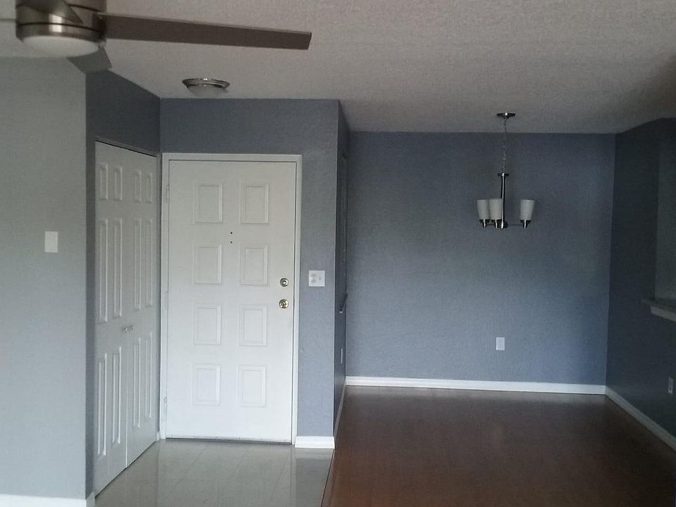 2nd image of 2820 Oakland Forest Dr #206