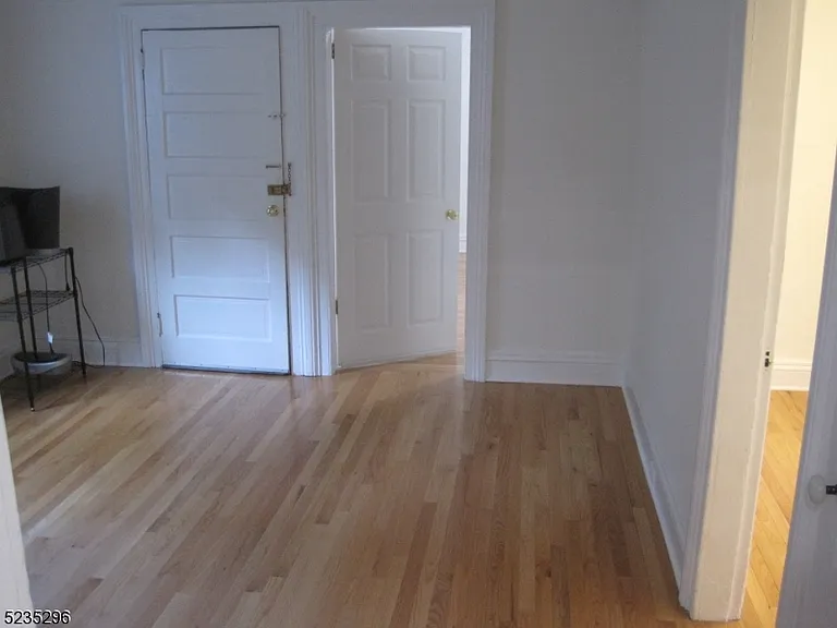 11 Center Ave — Photo 8